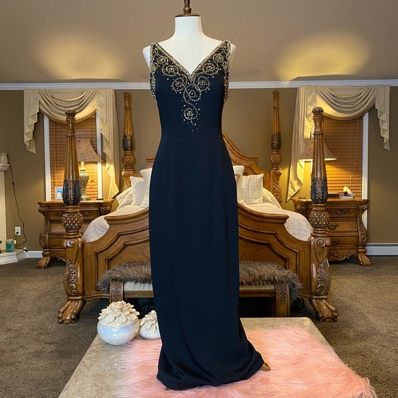 Adrianna Papell Dresses & Skirts - Adrianna Papell Black & Gold Evening Gown Size 4